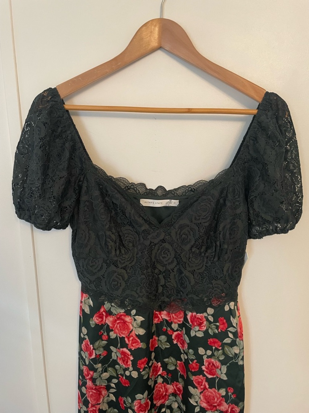 Altar'd State  Green Maxi Milkmaid Cotrage Core Clydie Floral Dress Size M Lace - Picture 3 of 13